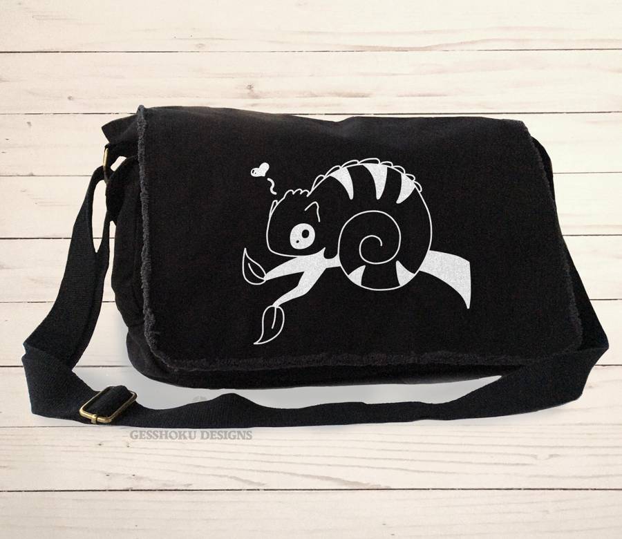 Chameleon in Love Messenger Bag - Black